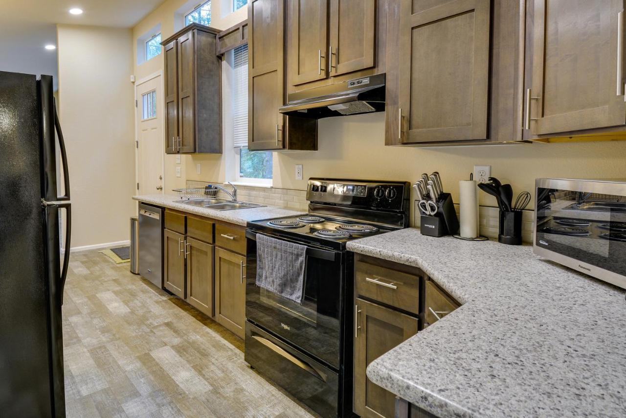 Hoodsport Vacation Rental With Private Lake Access! エクステリア 写真