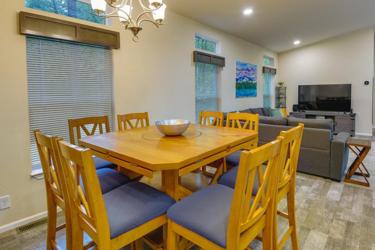 Hoodsport Vacation Rental With Private Lake Access! エクステリア 写真