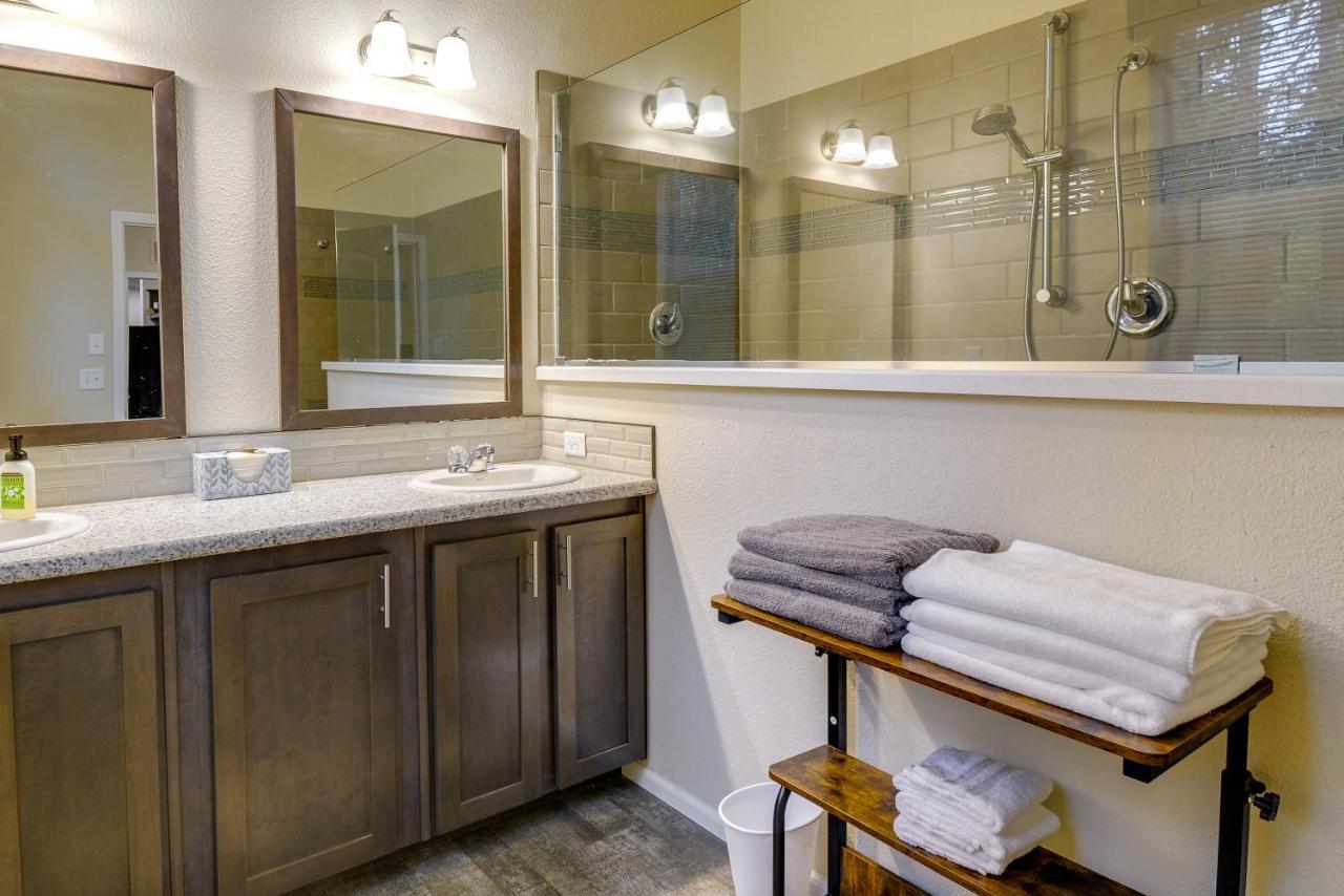 Hoodsport Vacation Rental With Private Lake Access! エクステリア 写真