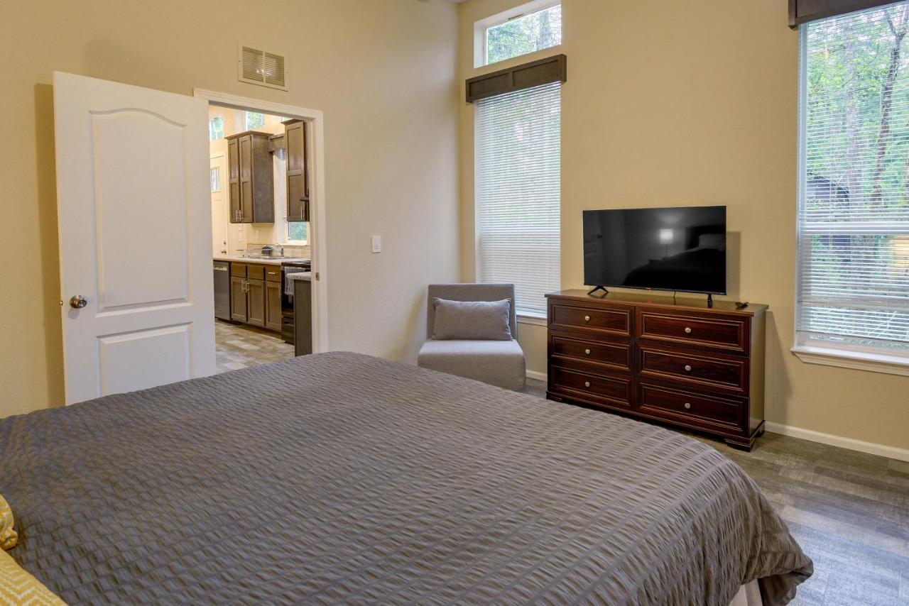 Hoodsport Vacation Rental With Private Lake Access! エクステリア 写真