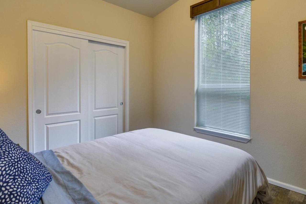 Hoodsport Vacation Rental With Private Lake Access! エクステリア 写真